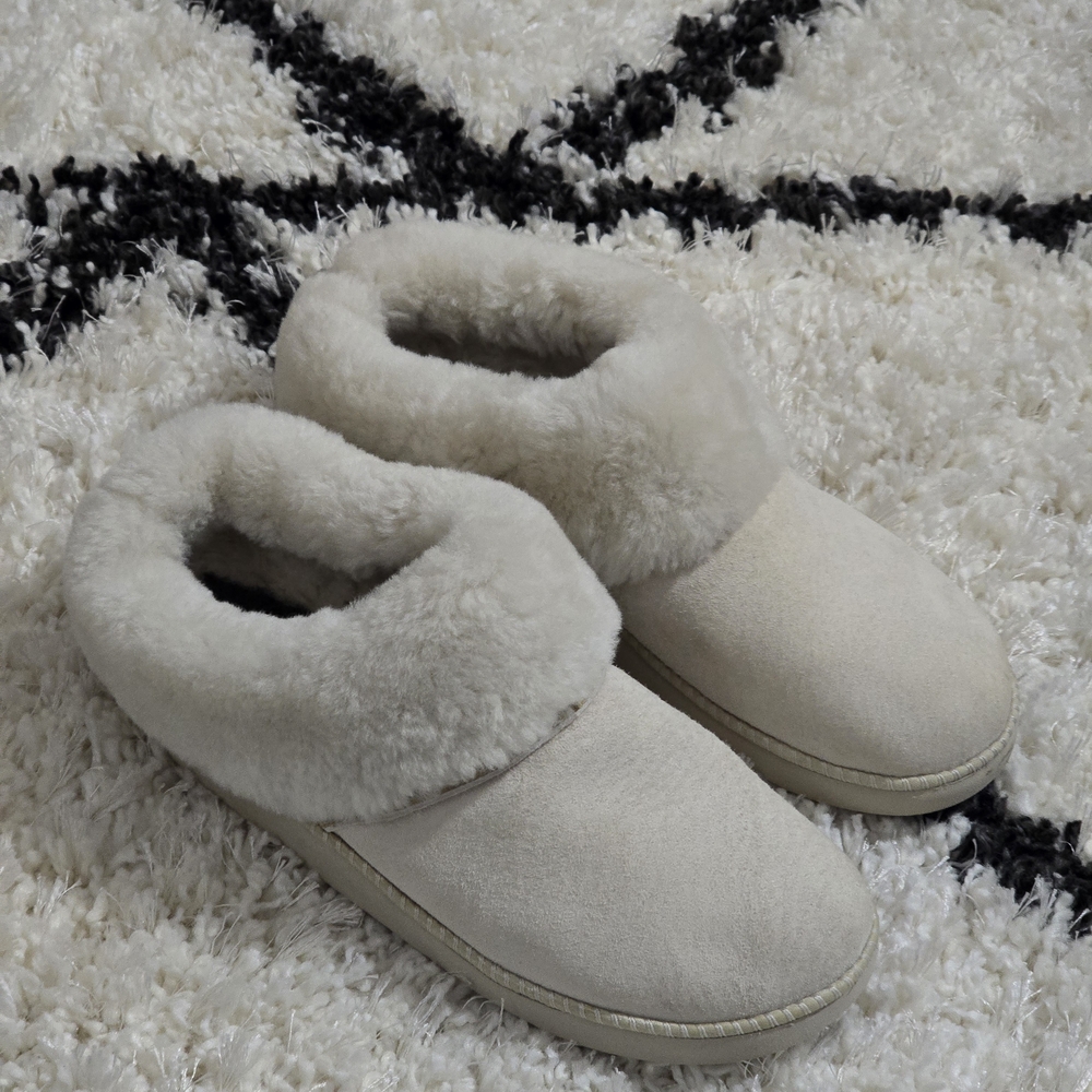 Olukai Women's Cream Shearling Cuff Slip-On Slippers